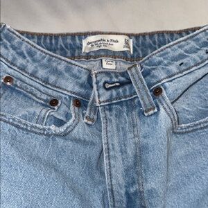 Abercrombie & Fitch Curve Love 90s Relaxed High Rise Jeans